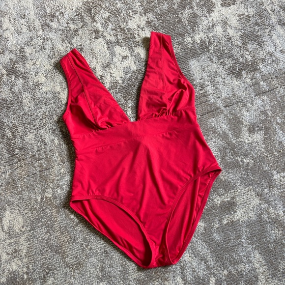 Andie | the Mykonos 1 piece plunge swimsuit in cherry red - Picture 10 of 16